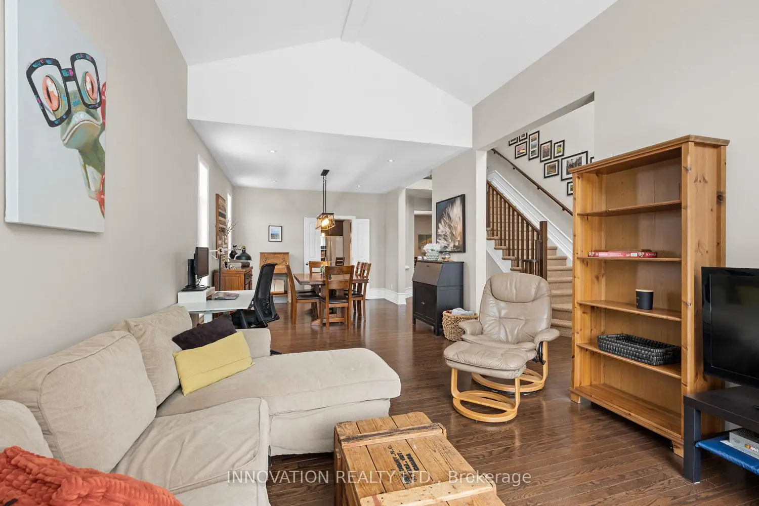 525 Grand Tully Way photo 2