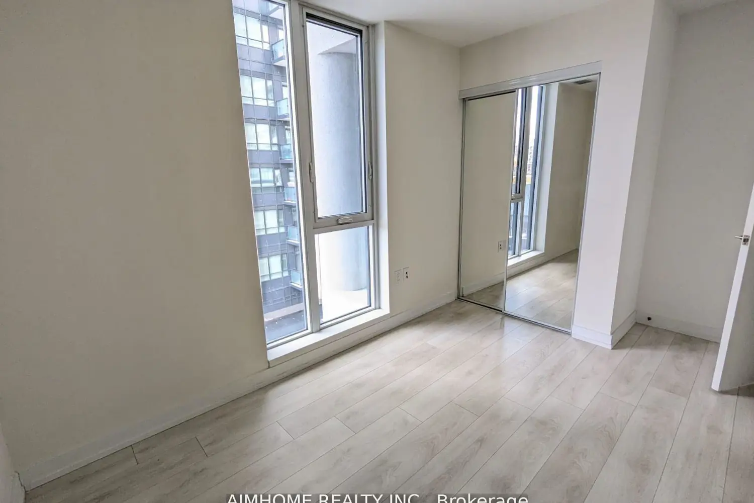 Additional image 7 of 225 Sumach Street W509