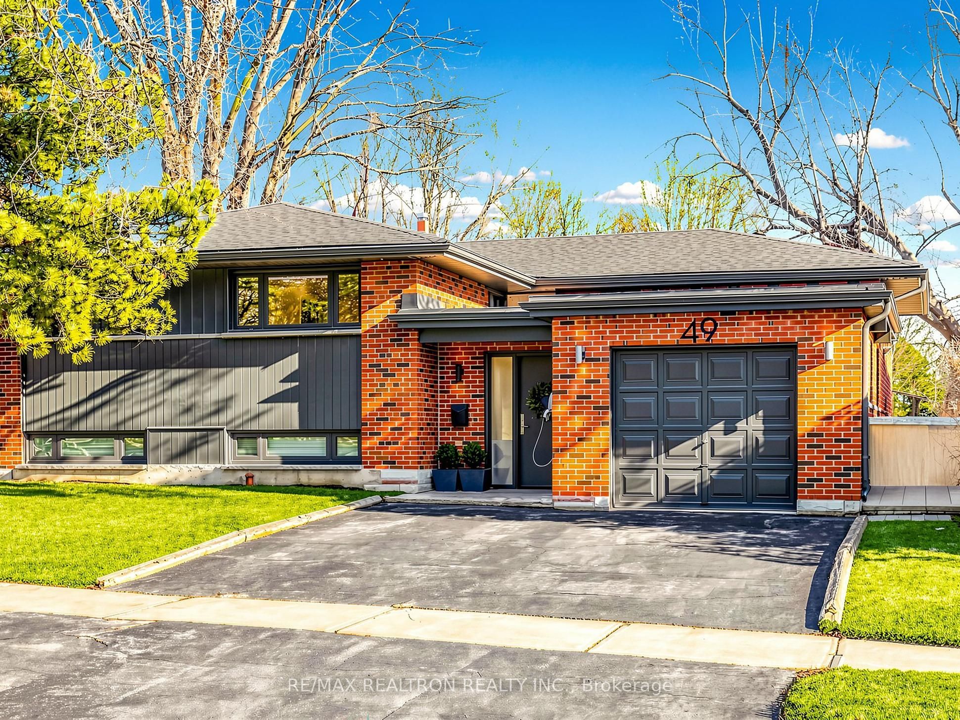 49 Castlegrove Boulevard, Toronto, ON, M3A 1K9