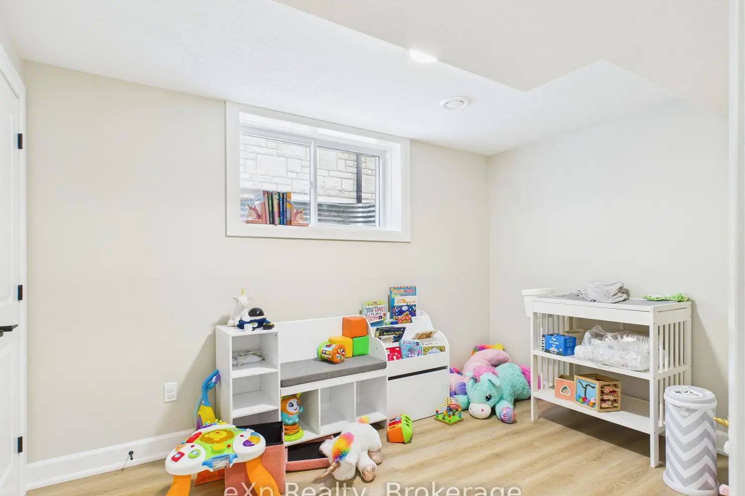 Additional image 13 of 221130 Grey Road 9