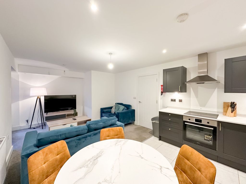 2 bed flat for saleRadnor Avenue, Heswall CH60 photo 2