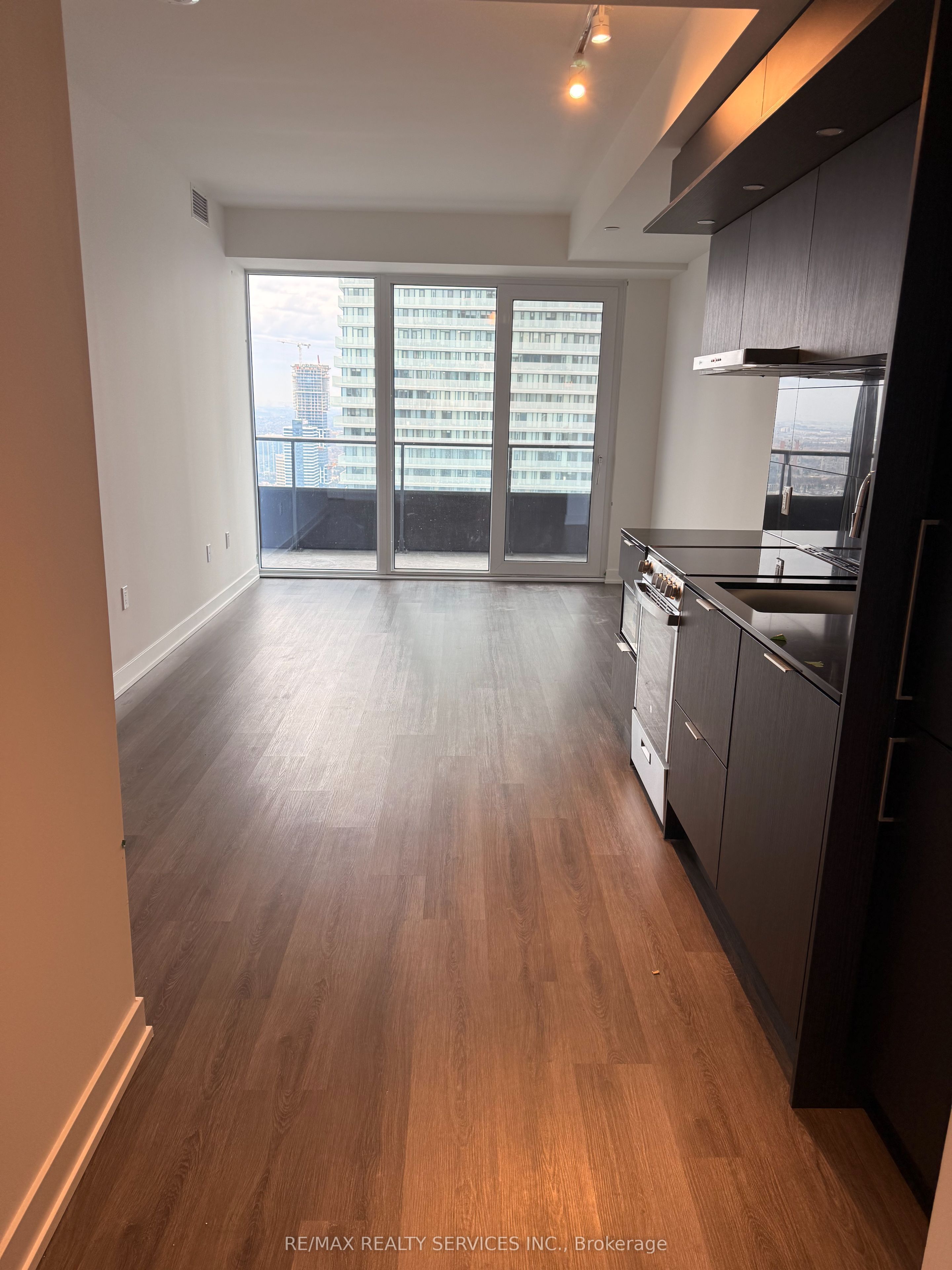 Additional image 3 of 3907-448 Burnhamthorpe Road W, Mississauga, ON, L5A 3H7