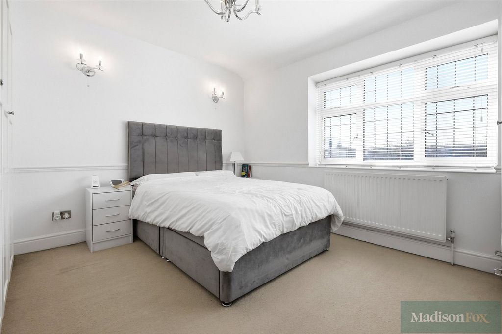 Additional image 15 of 3 bed semi-detached house for saleGravel Close, Chigwell, Essex IG7