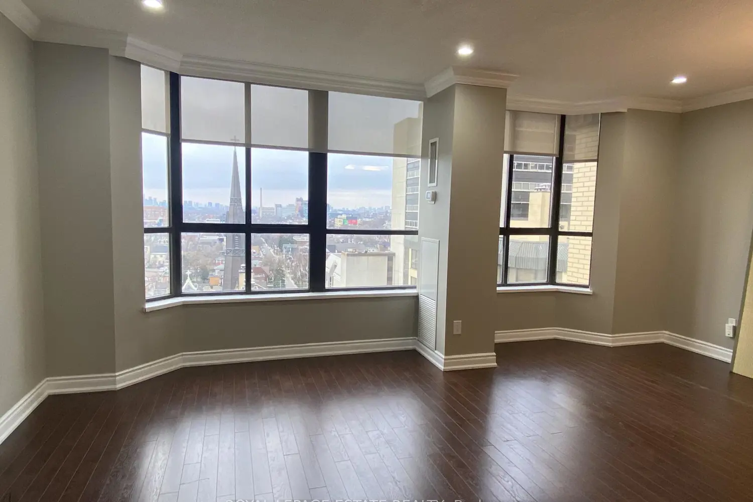 280 Simcoe Street Ph3