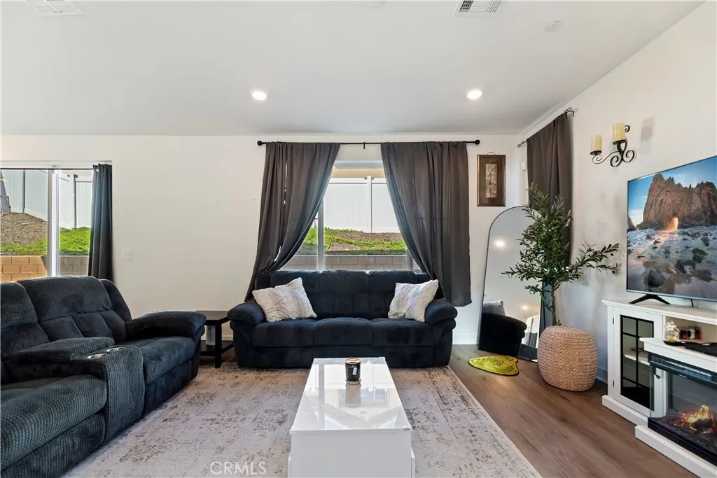 Additional image 67 of 364 Castaic Way, Rialto, CA 92377