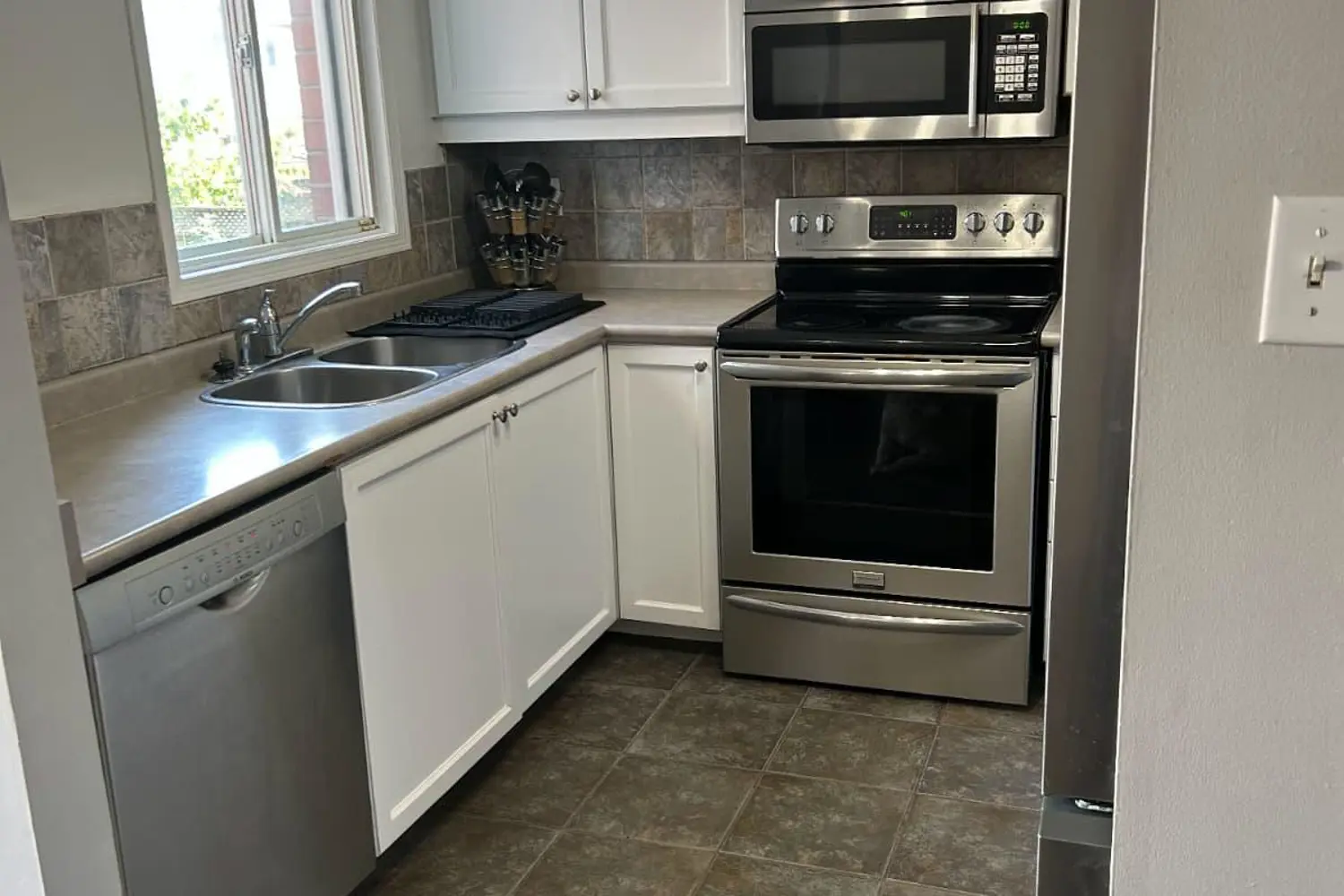 Additional image 9 of 5126 Des Jardines Drive