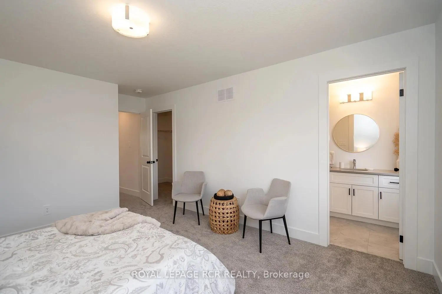 Additional image 12 of 690 Broadway Avenue 8