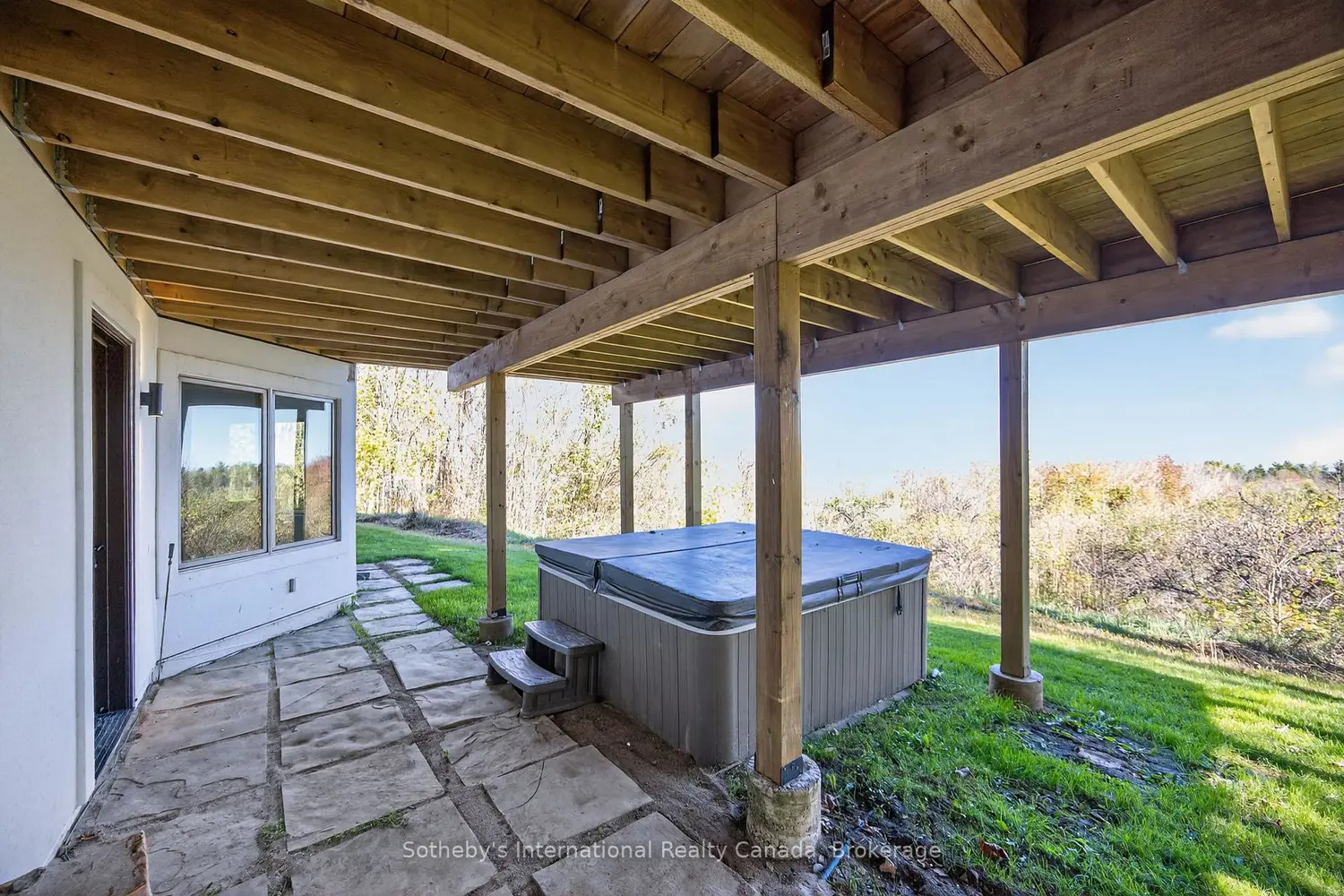 Additional image 19 of 589374 19 Grey Road