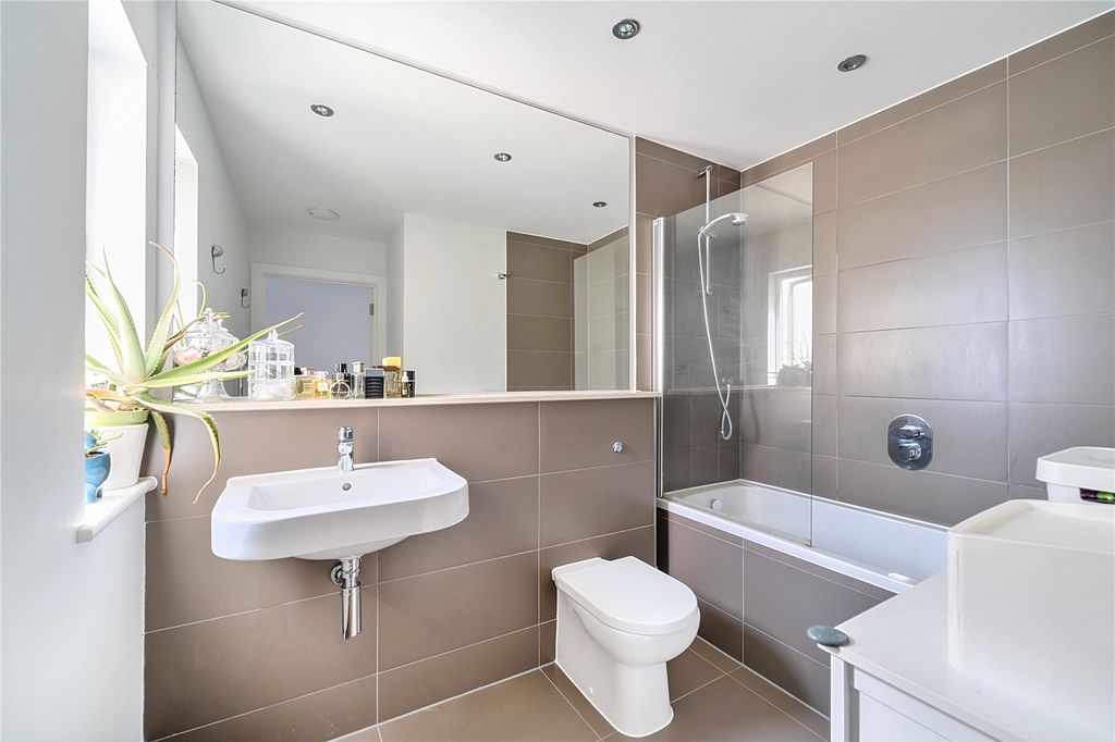 Additional image 9 of 2 bed flat for saleThe Point, Pentire Avenue, Newquay, Cornwall TR7