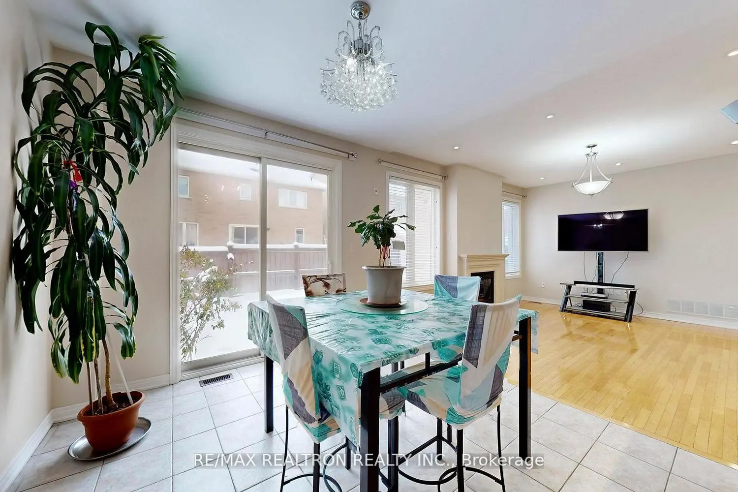 222 Silver Maple Road photo 4