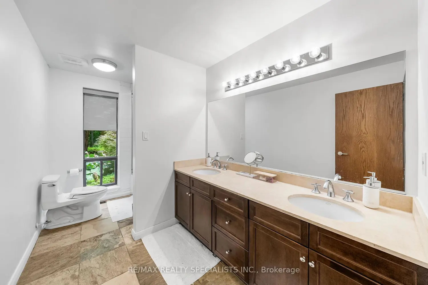 Additional image 14 of 15139 Rockside Road