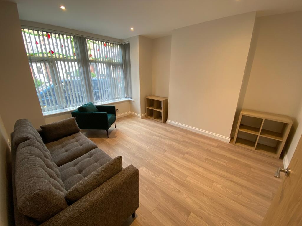 1 Bed Flat, Winston Gardens, LS6, N1 7GU