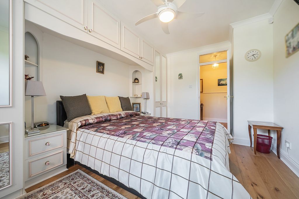 Additional image 16 of 2 bed flat for saleLyonsdown Road, New Barnet EN5