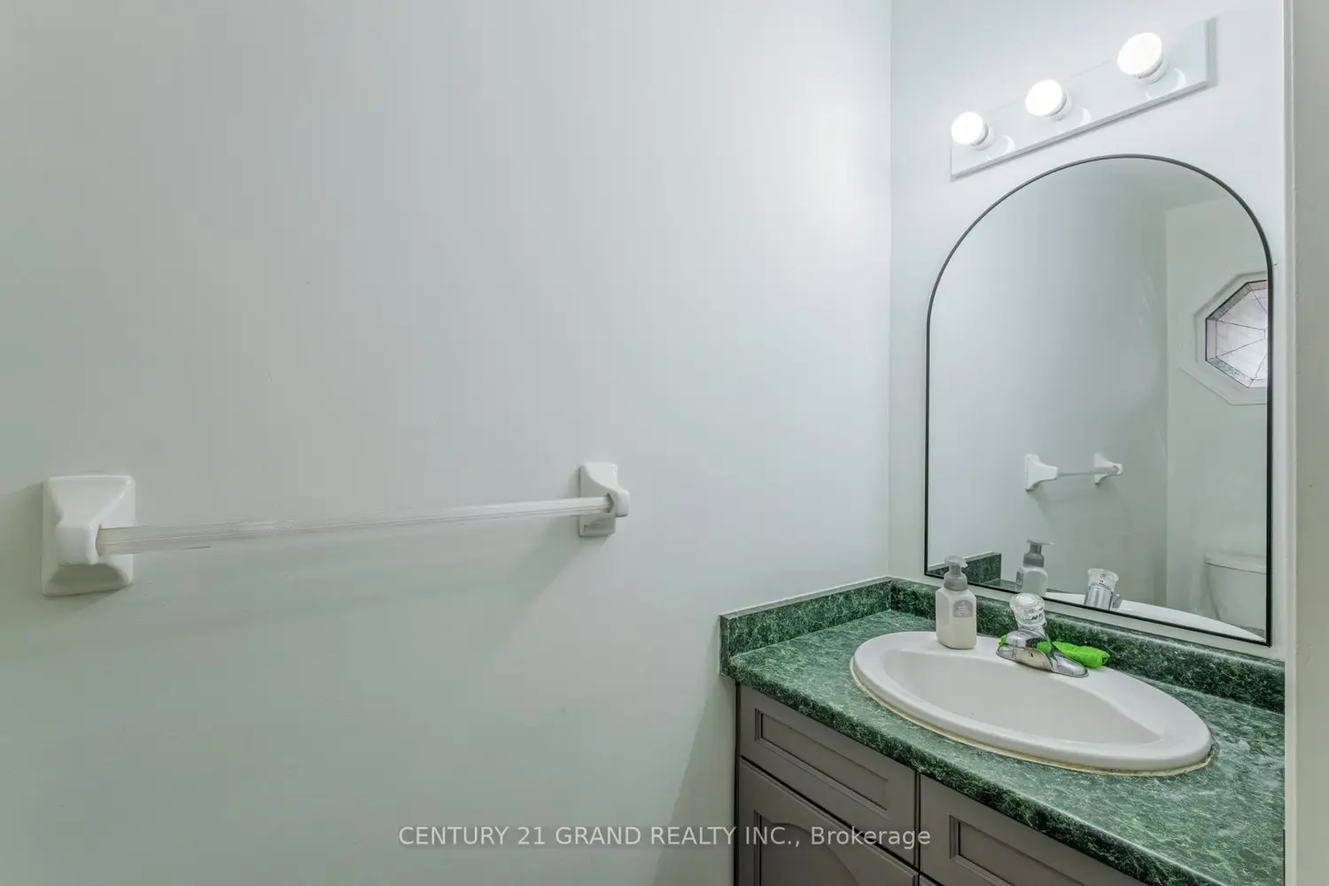 Additional image 3 of 25 Anastasia Crescent