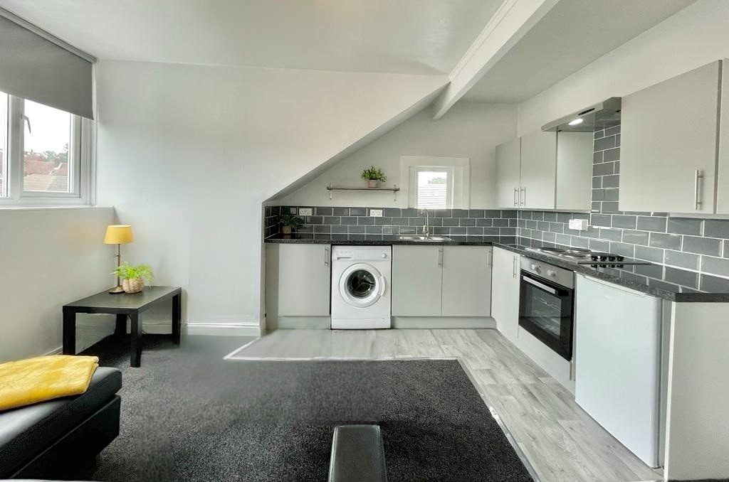 1 Bed Flat, Victoria Park Avenue, LS13, N1 7GU
