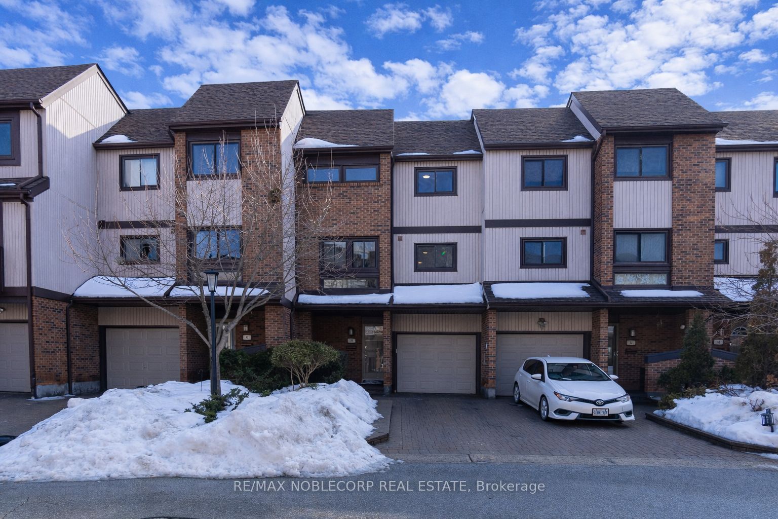 52-1080 Walden Circle, Mississauga, ON, L5J 4J9