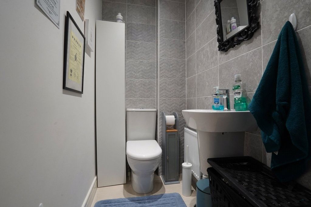 Additional image 19 of 4 bed end terrace house for saleLittle Wood Crescent, Wakefield, West Yorkshire WF1