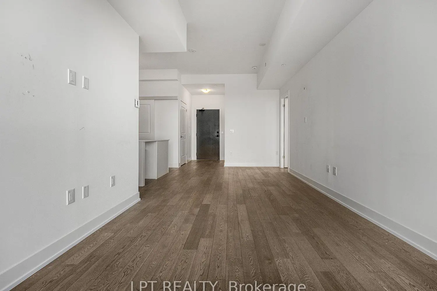 Additional image 17 of 1063 Douglas Mccurdy Common 615