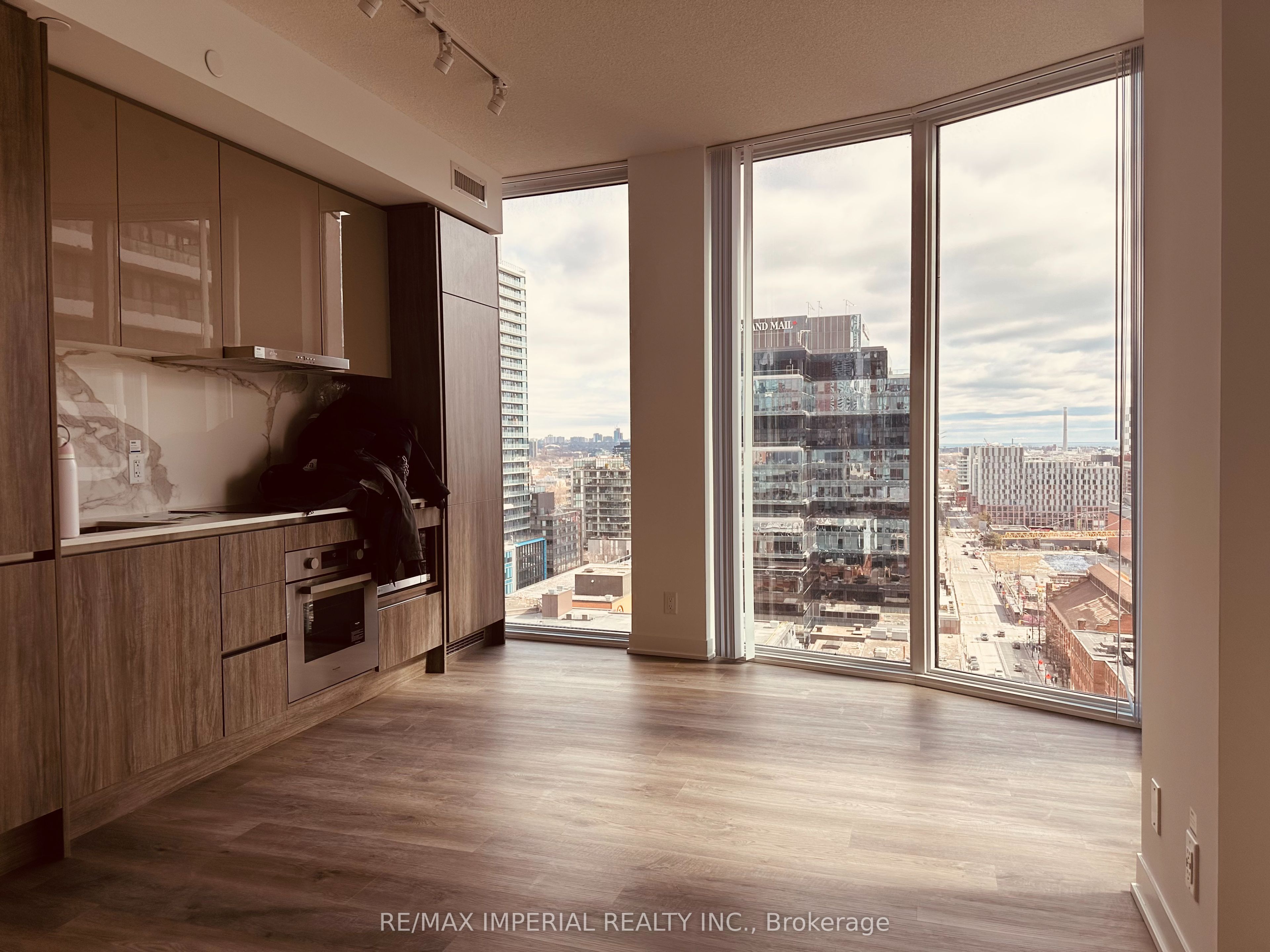Additional image 2 of 2106-180 Front Street E, Toronto, ON, M5A 0A9