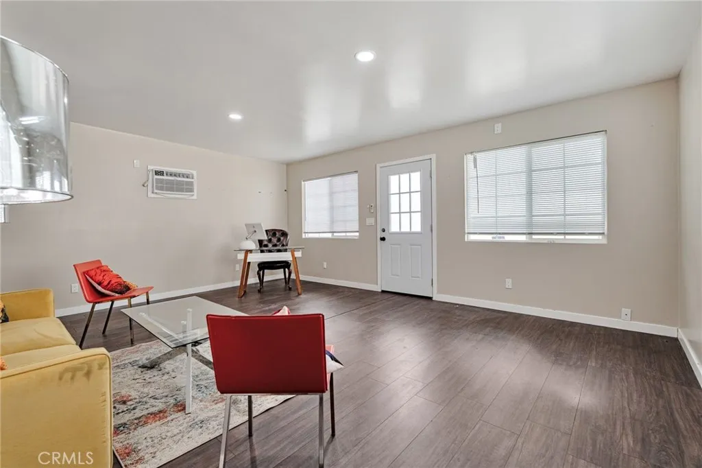 Additional image 26 of 70 W Claremont St, Pasadena, CA 91103