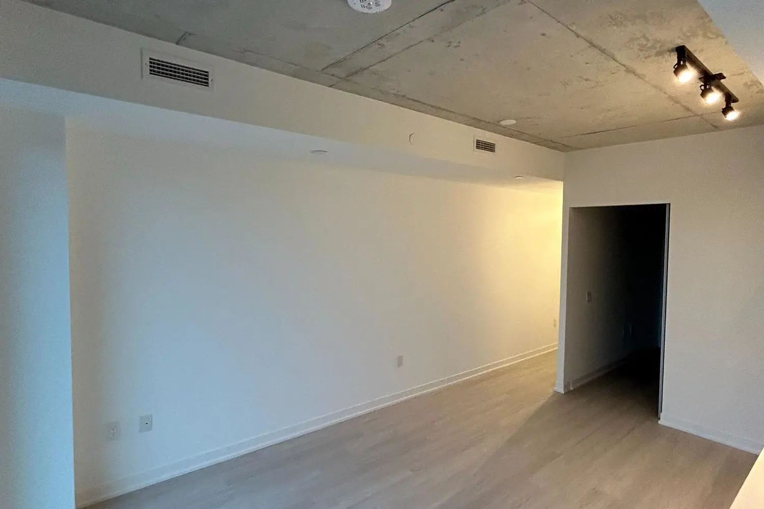 Additional image 3 of 195 Mccaul Street 301