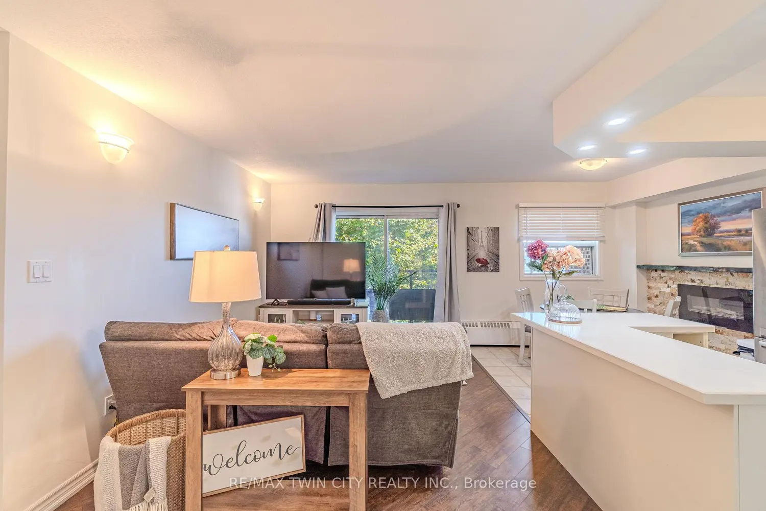 Additional image 5 of 648 Grey Street 305