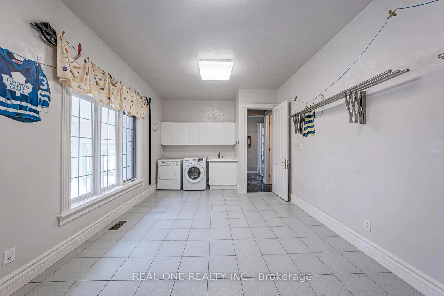 Additional image 11 of 14 Alm Court