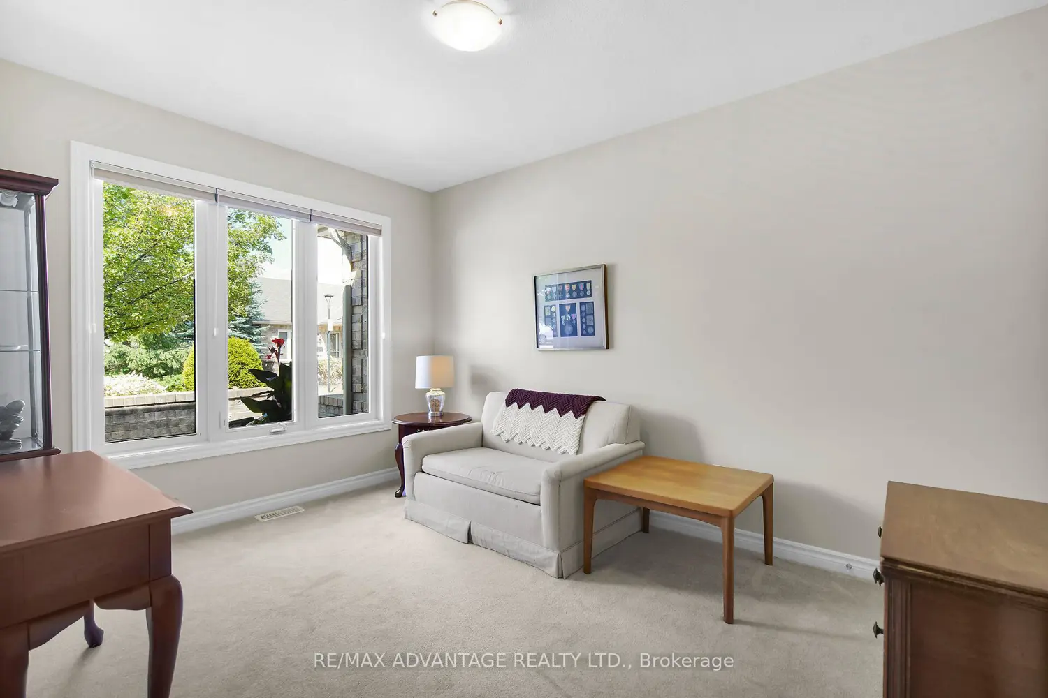 869 Whetherfield Street 73 photo 3