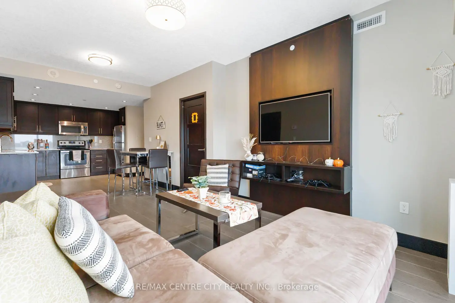 Additional image 11 of 1235 Richmond Street 1218