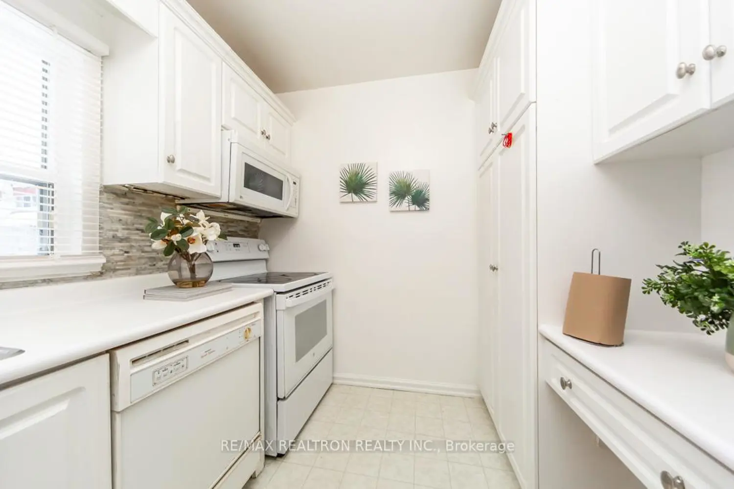 Additional image 10 of 34 Venetian Crescent 143