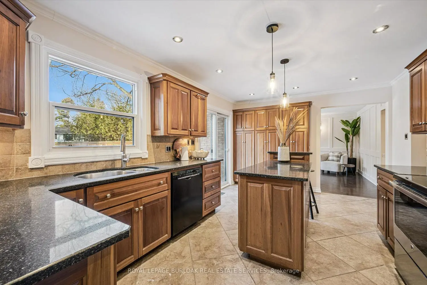 Additional image 6 of 4069 Lakeshore Road