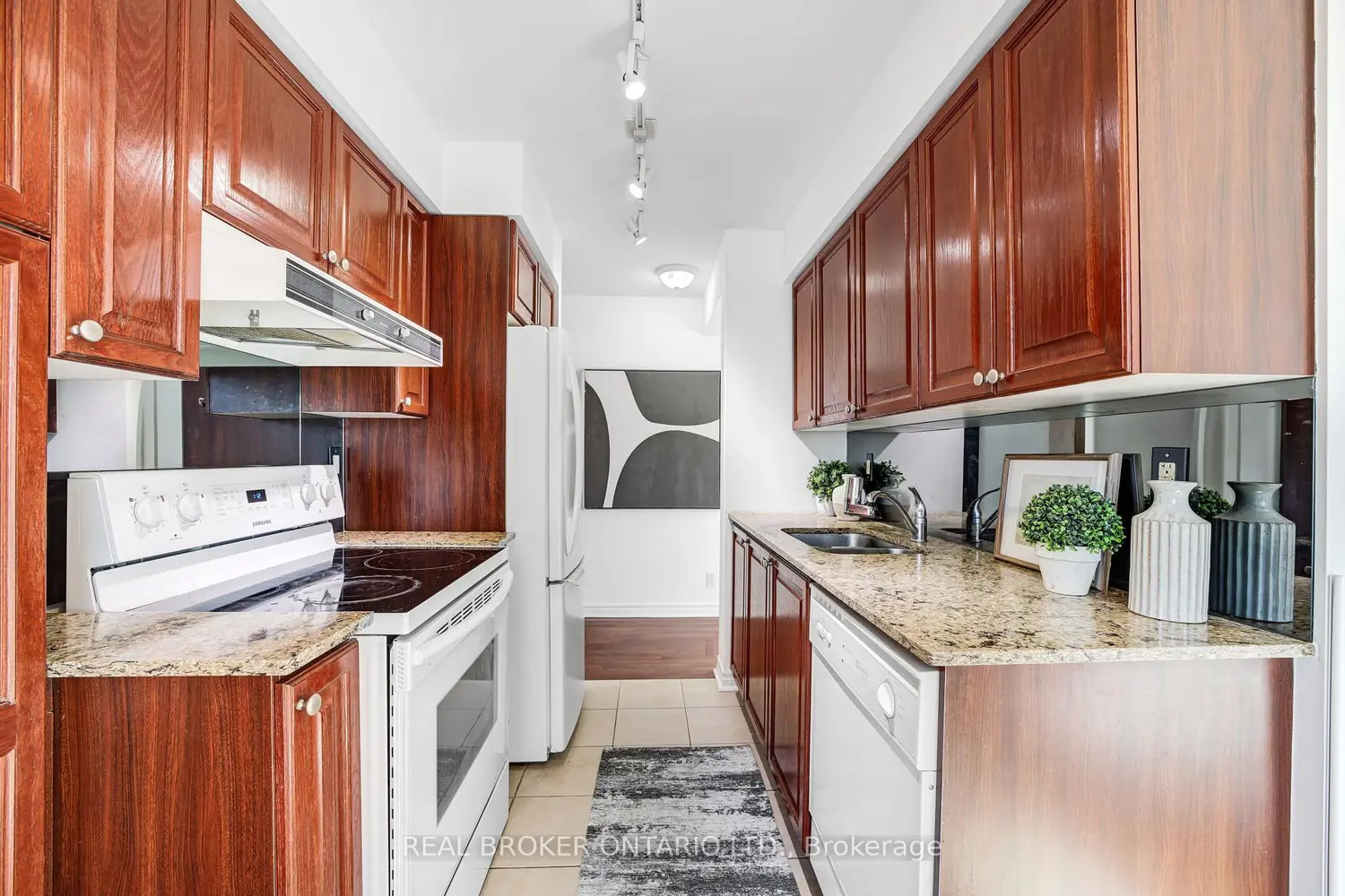 Additional image 11 of 1 Elm Drive 1005