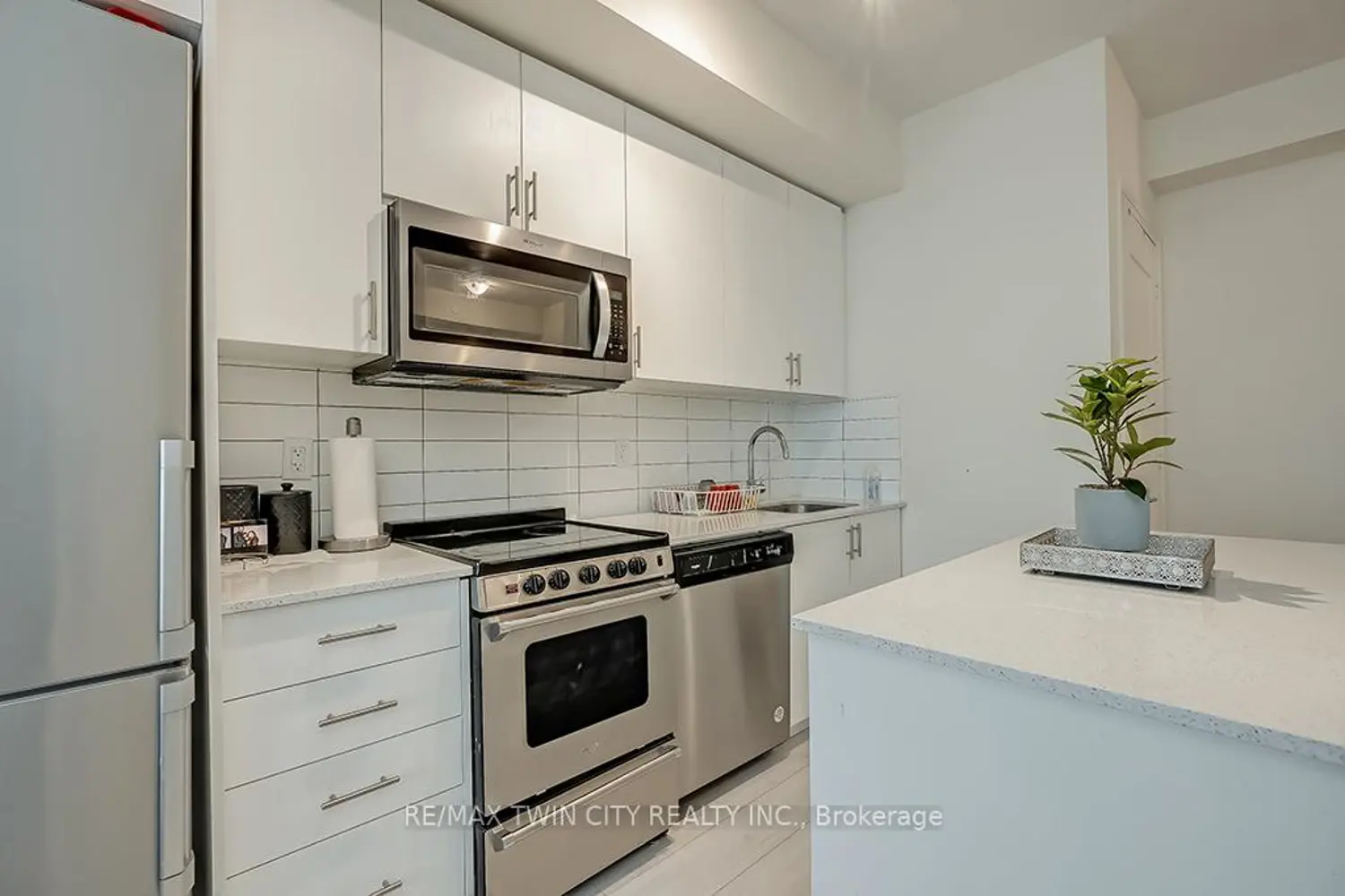 Additional image 8 of 509 Dundas Street # 415