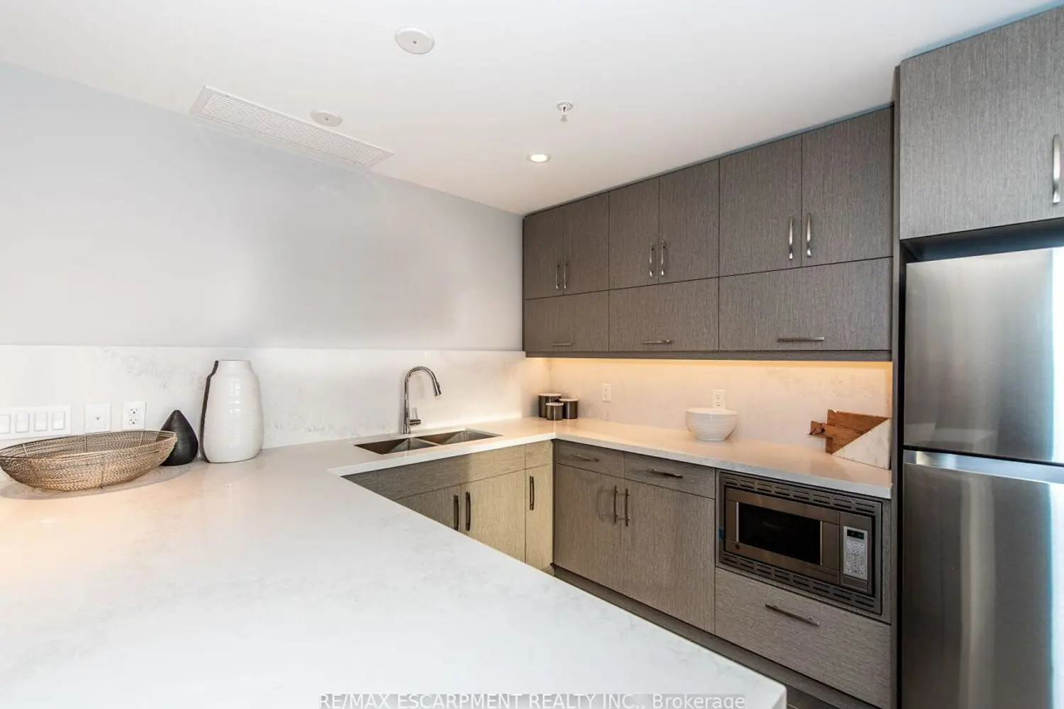 Additional image 20 of 1105 Leger Way 412