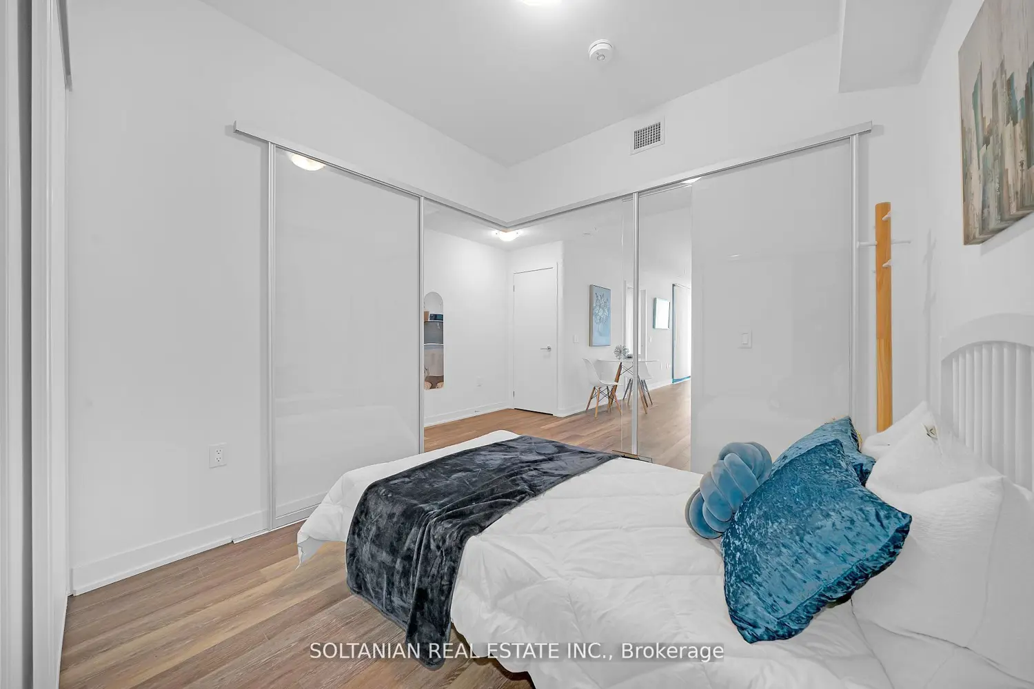Additional image 10 of 250 Lawrence Avenue 320