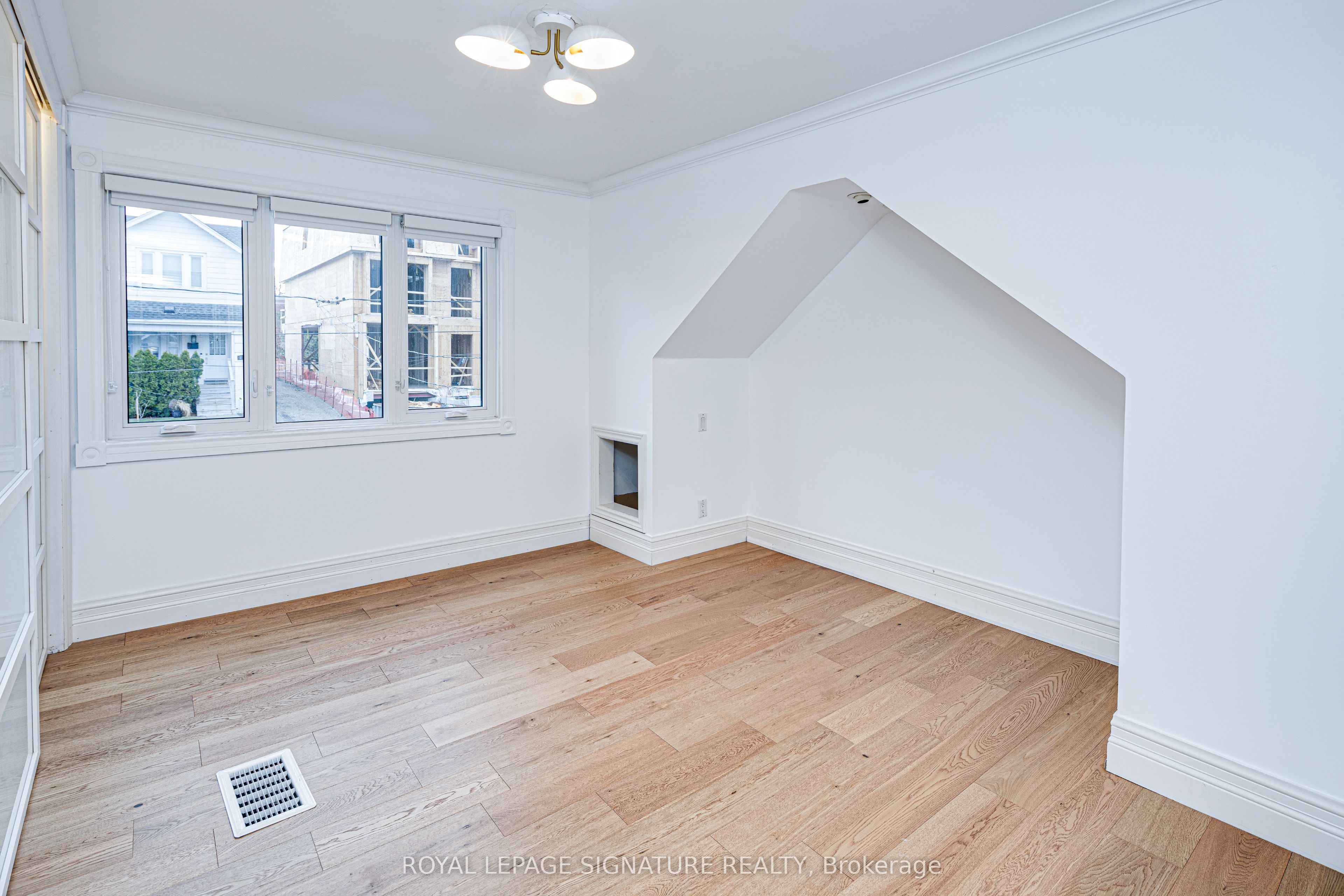 Additional image 4 of 218 Lee Avenue, Toronto, ON, M4E 2P3