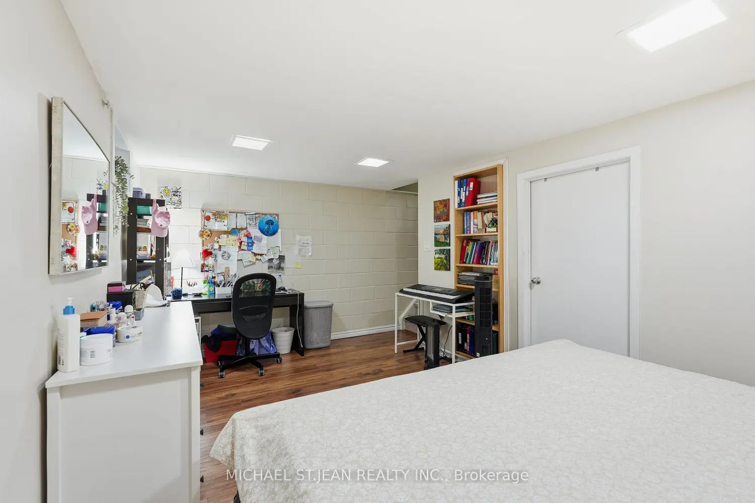 Additional image 19 of 1440 Garth Street 30