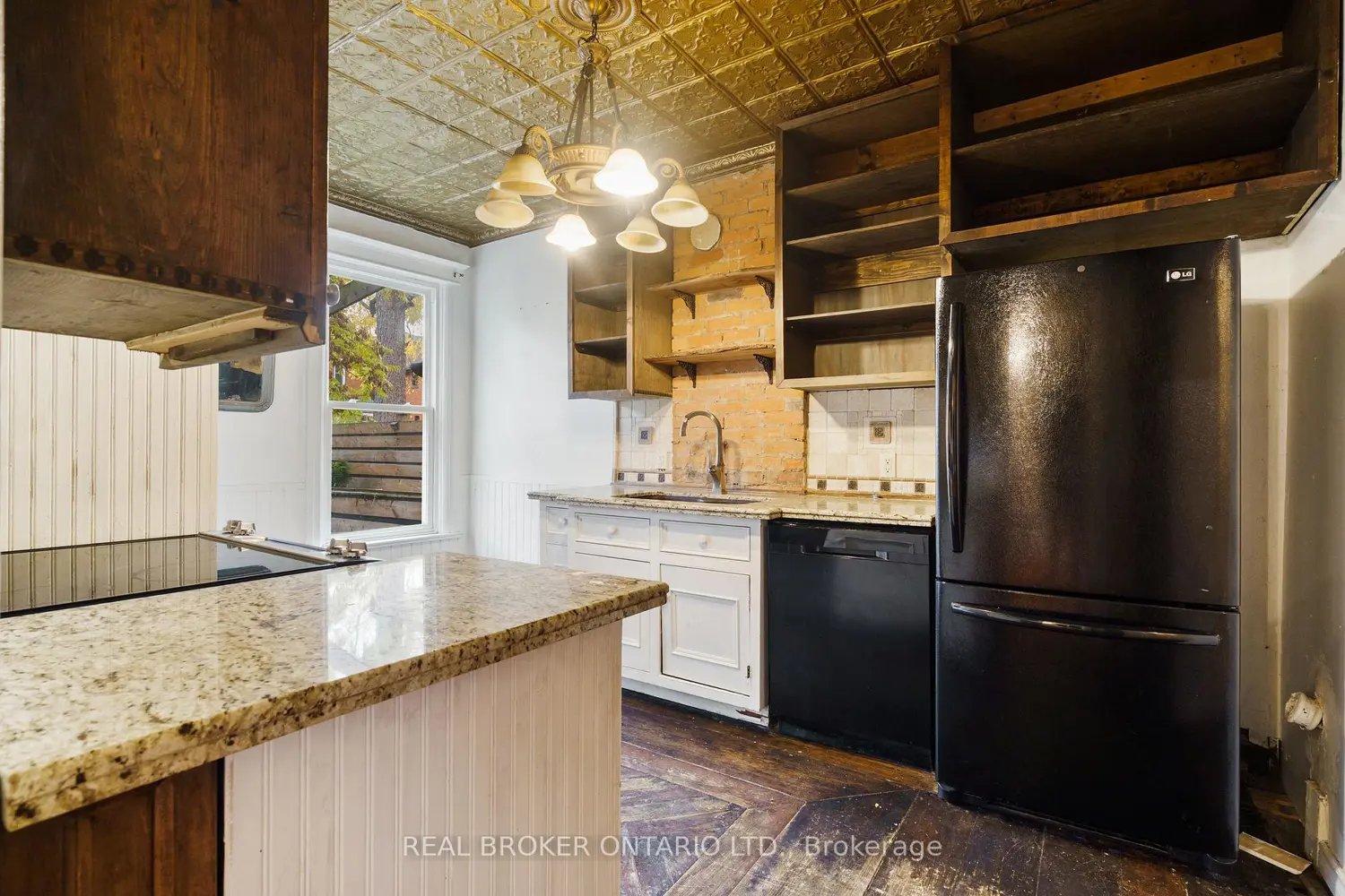 Additional image 5 of 125 Grant Avenue