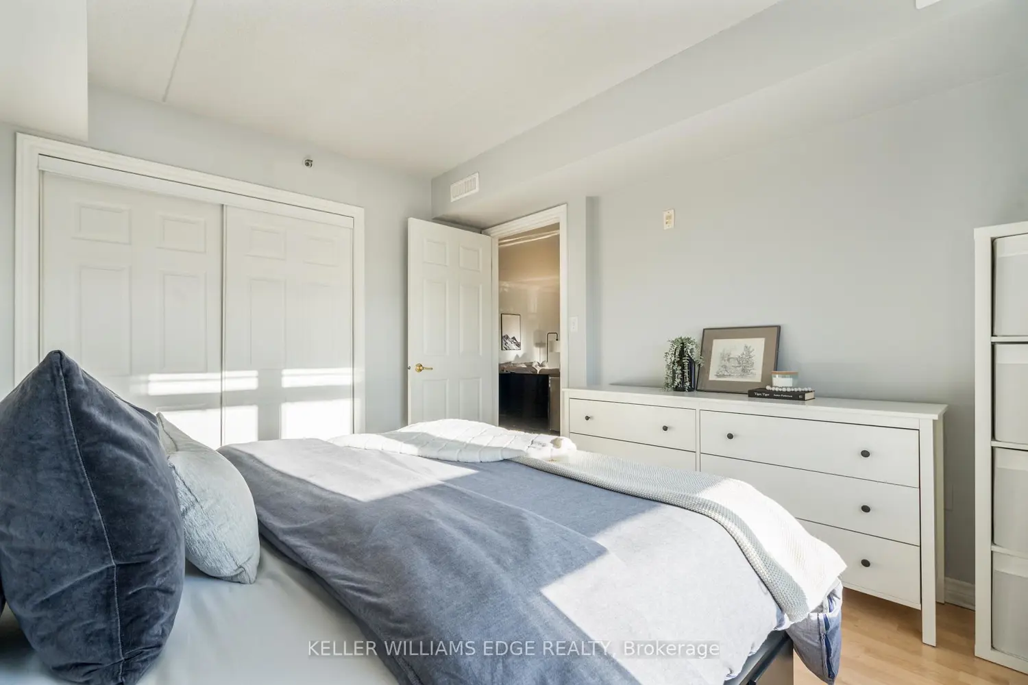 Additional image 11 of 4450 Fairview Street 304