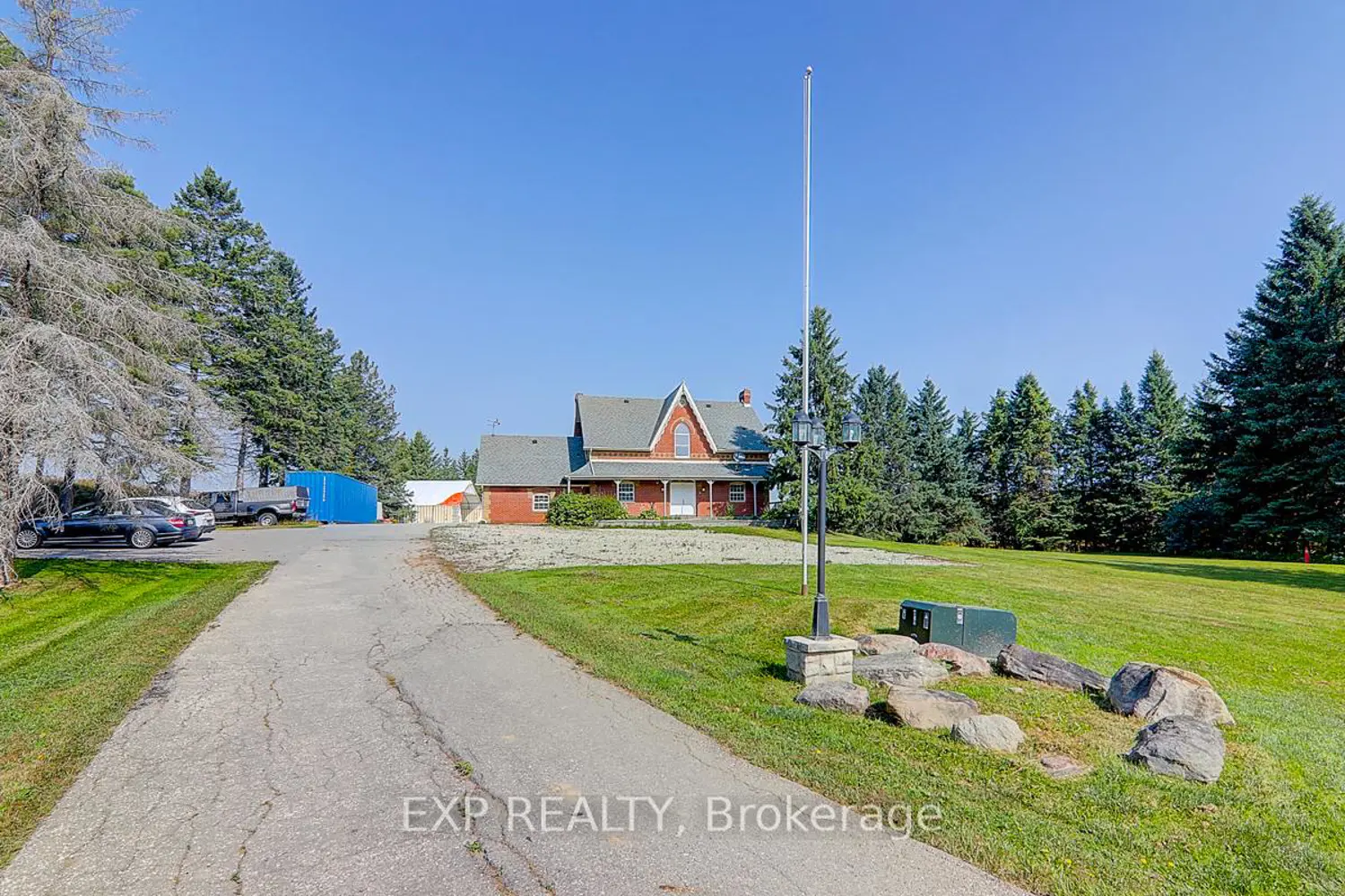 2768 Davis Drive photo 2