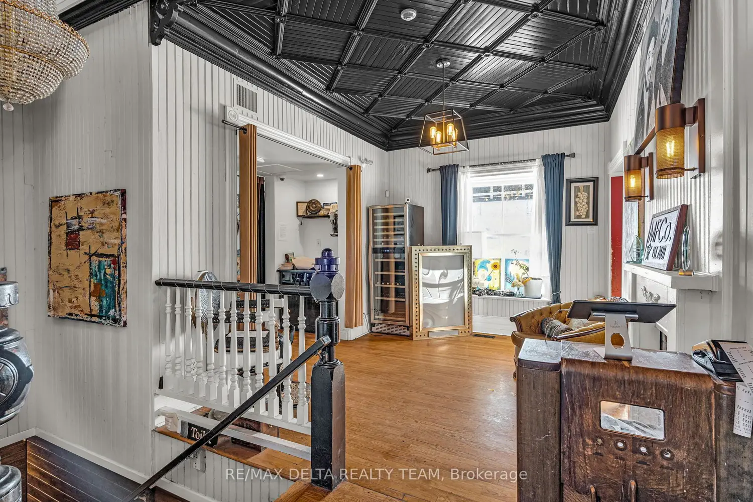 2607 Old Montreal Road photo 2