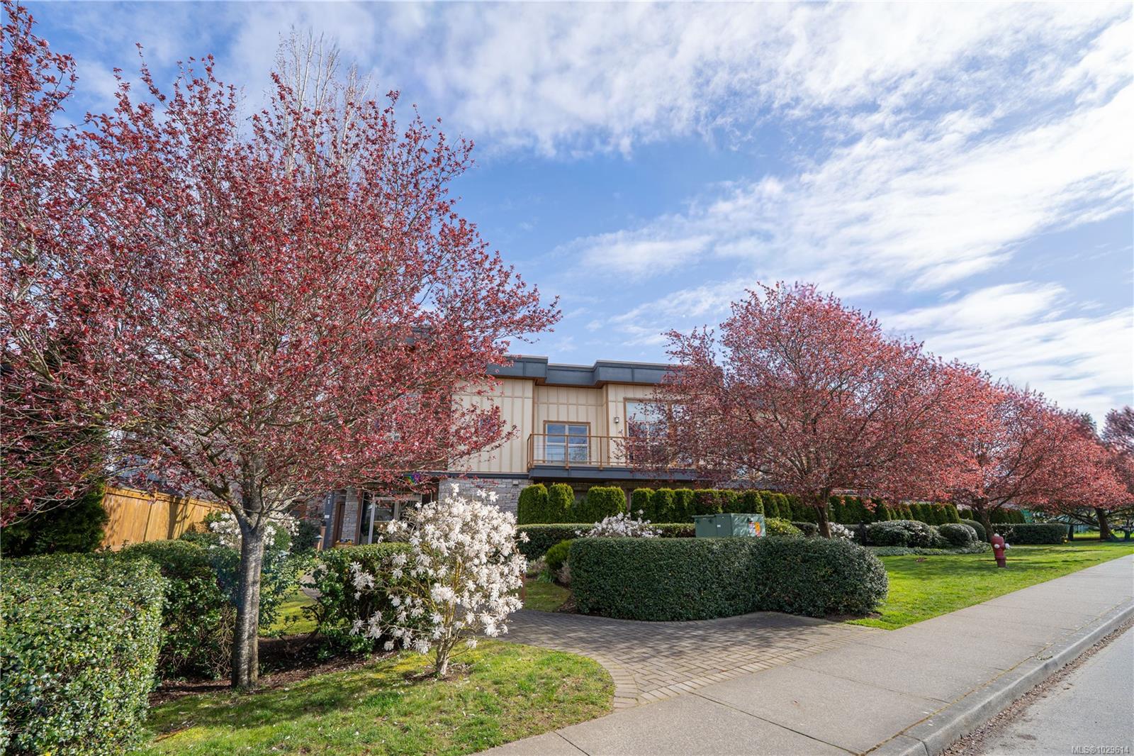 204-10421 Resthaven Drive, Sidney, BC, V8L 3H4
