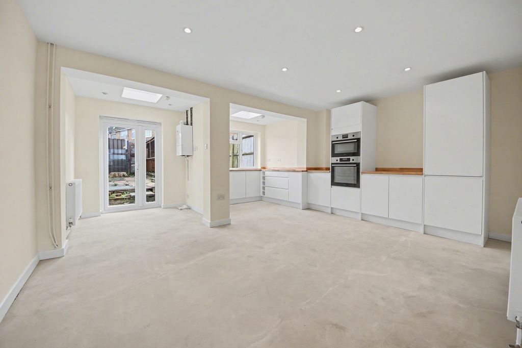 Additional image 6 of 3 bed terraced house for saleManor Farm Road, Bitterne Park SO18