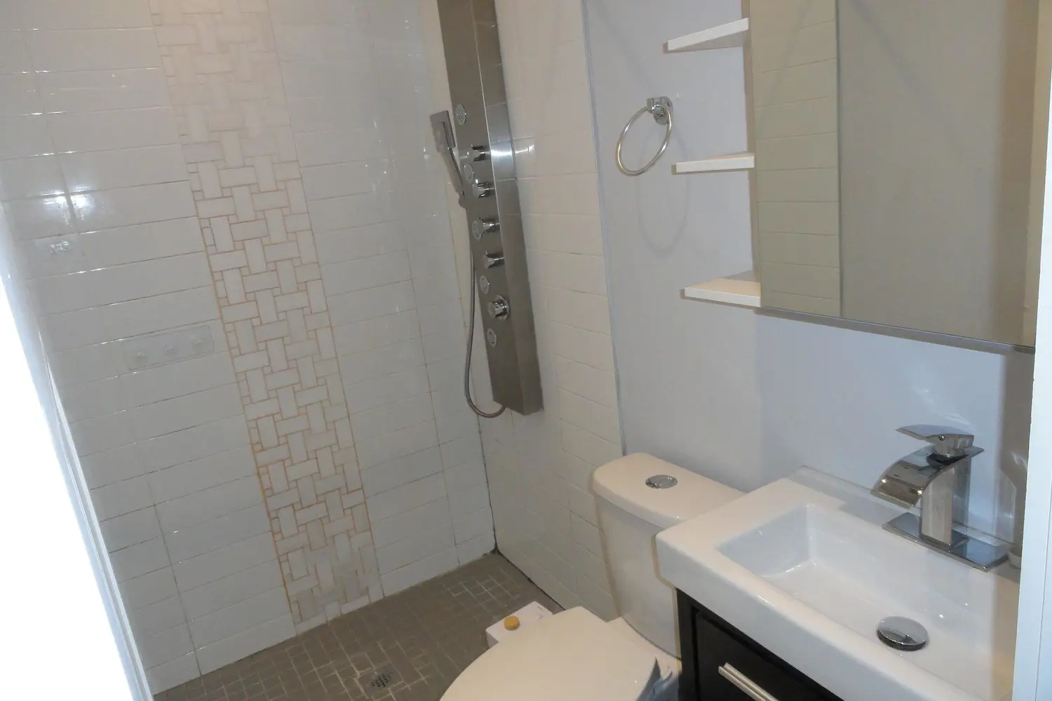 Additional image 20 of 33 Edwin Avenue