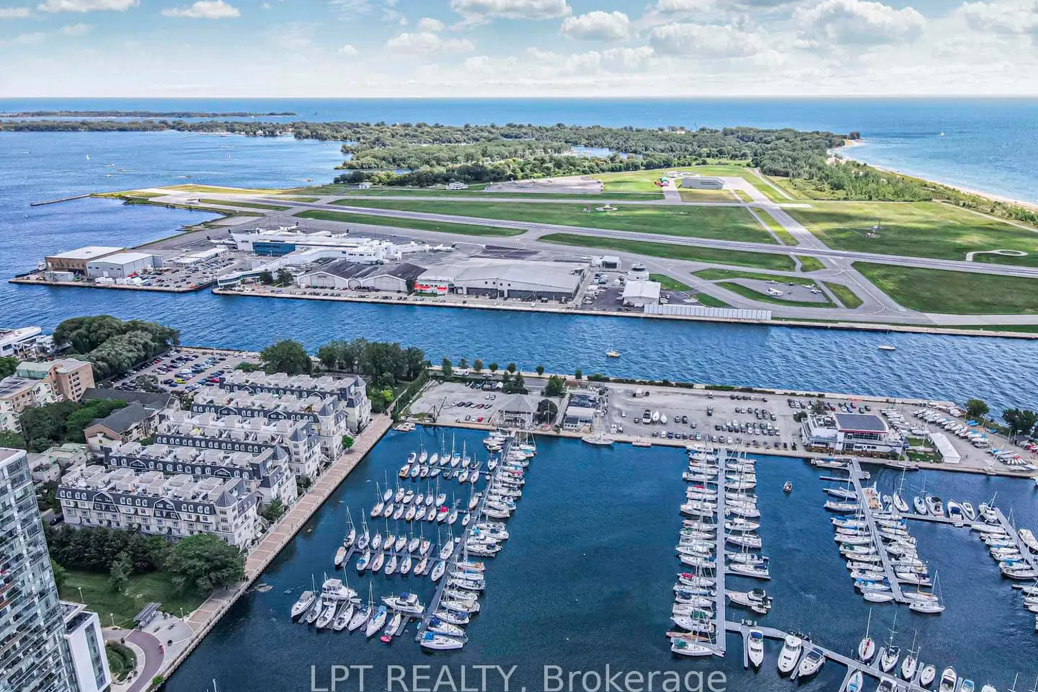 Additional image 18 of 215 Fort York Boulevard 217