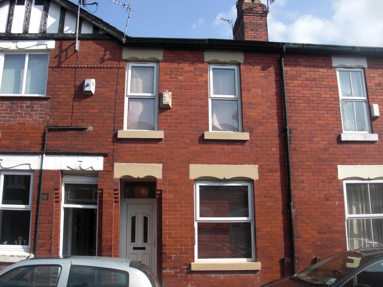 2 Bed Terraced House, Stanley Avenue, M14, N1 7GU
