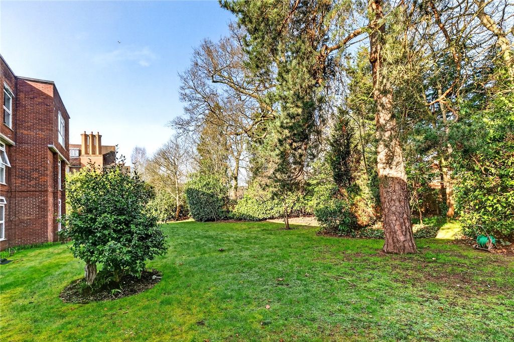 Additional image 14 of 2 bed flat for saleEllesmere Road, Weybridge, Surrey KT13