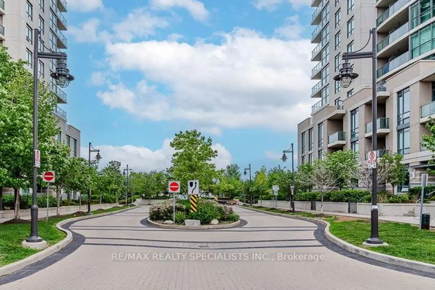 215 Sherway Gardens Road 1205
