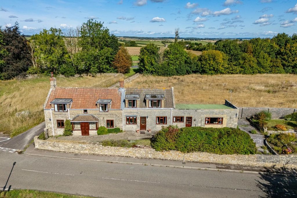 4 bed detached house for saleHigh Street, Marshfield SN14