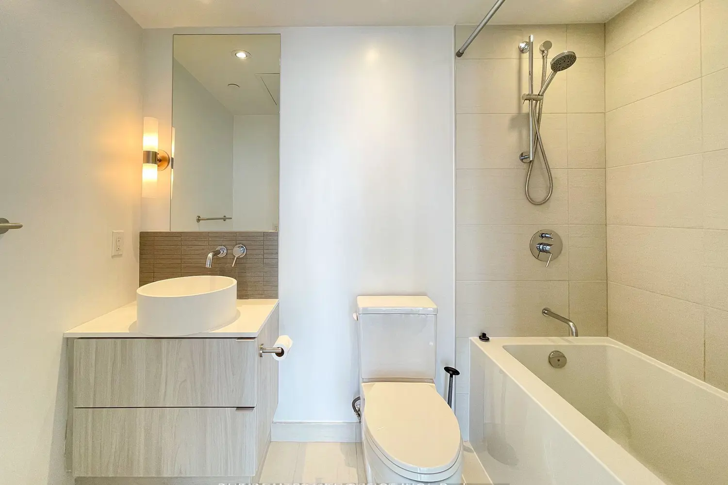 Additional image 11 of 161 Roehampton Avenue 2113